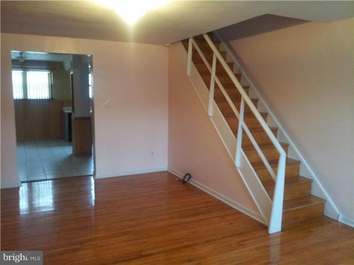 4515 Aberdale Road Philadelphia, PA 19136 - Photo 3 of 13 Living Room