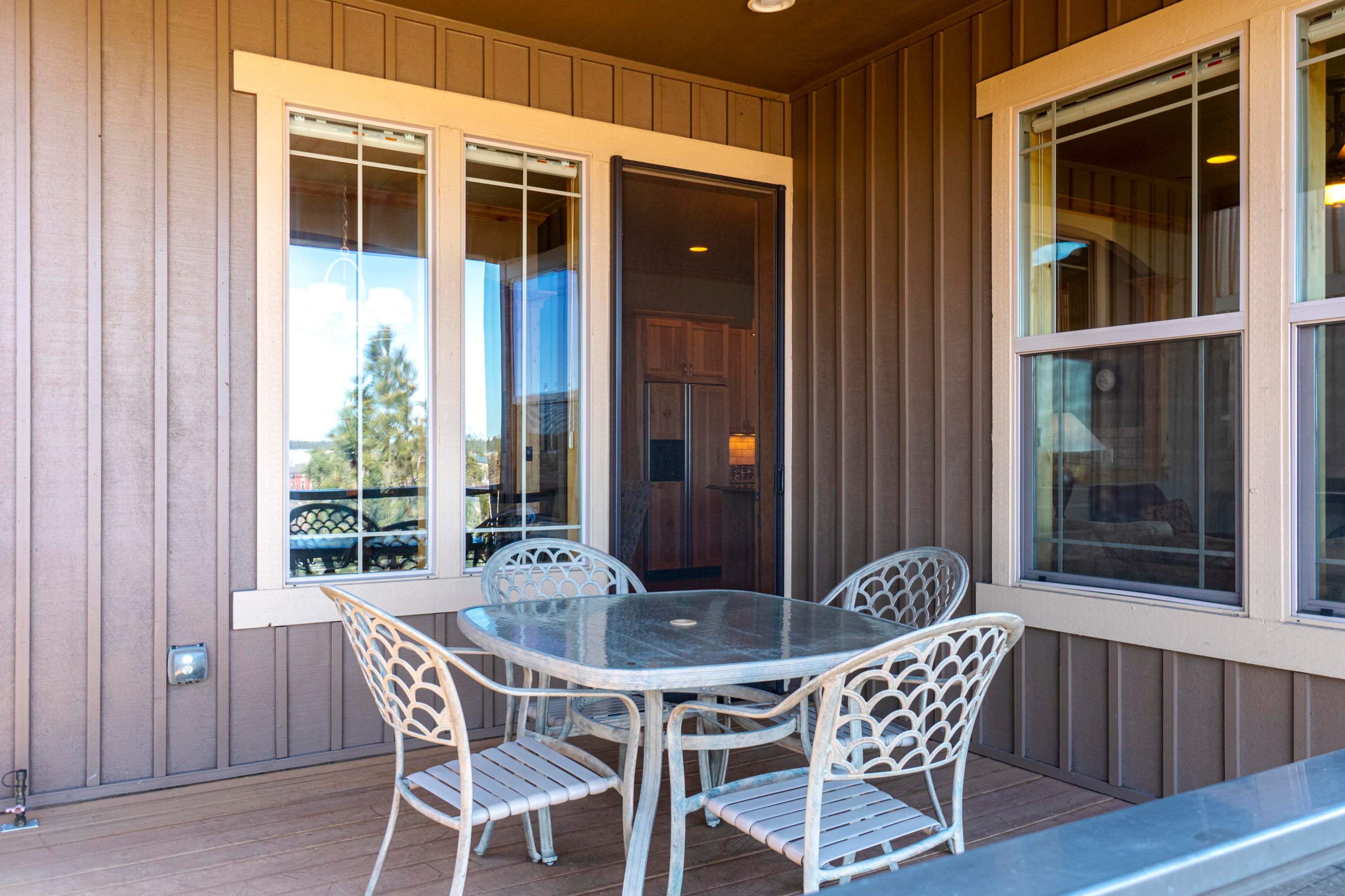 933 Southwest Vantage Point Way Bend, OR 97702 - Photo 12 of 36 Deck off Dining Room