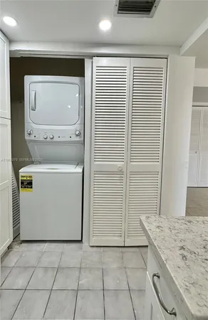 $3,200 | 330 Southeast 20th Avenue, Unit 303, Deerfield Beach, FL 33441