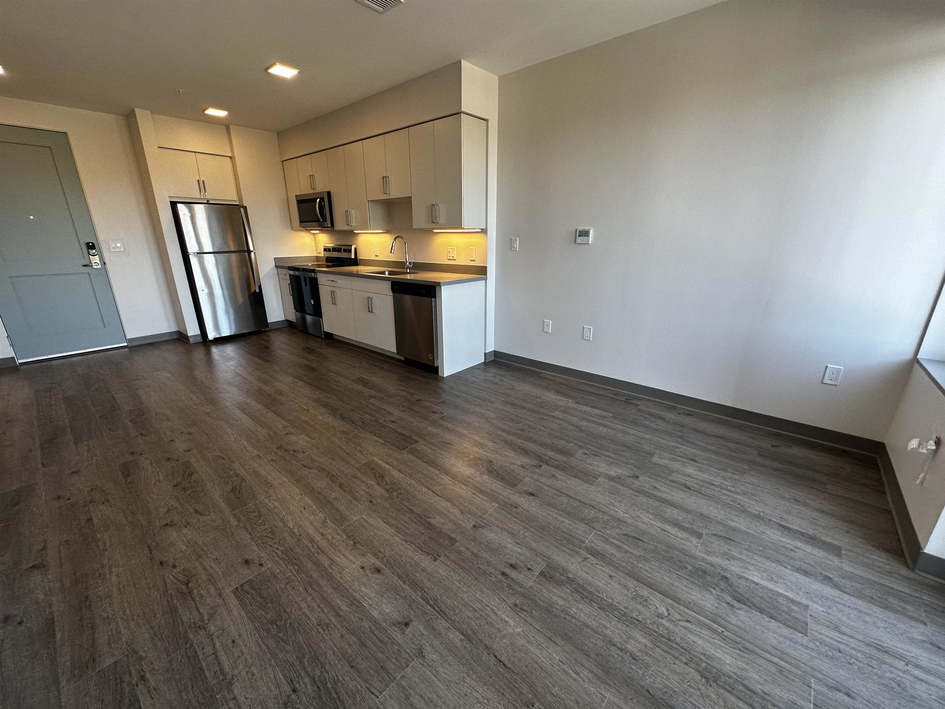 409 Elm Street, Unit 303 Manchester, NH 03101 - Photo 10 of 40