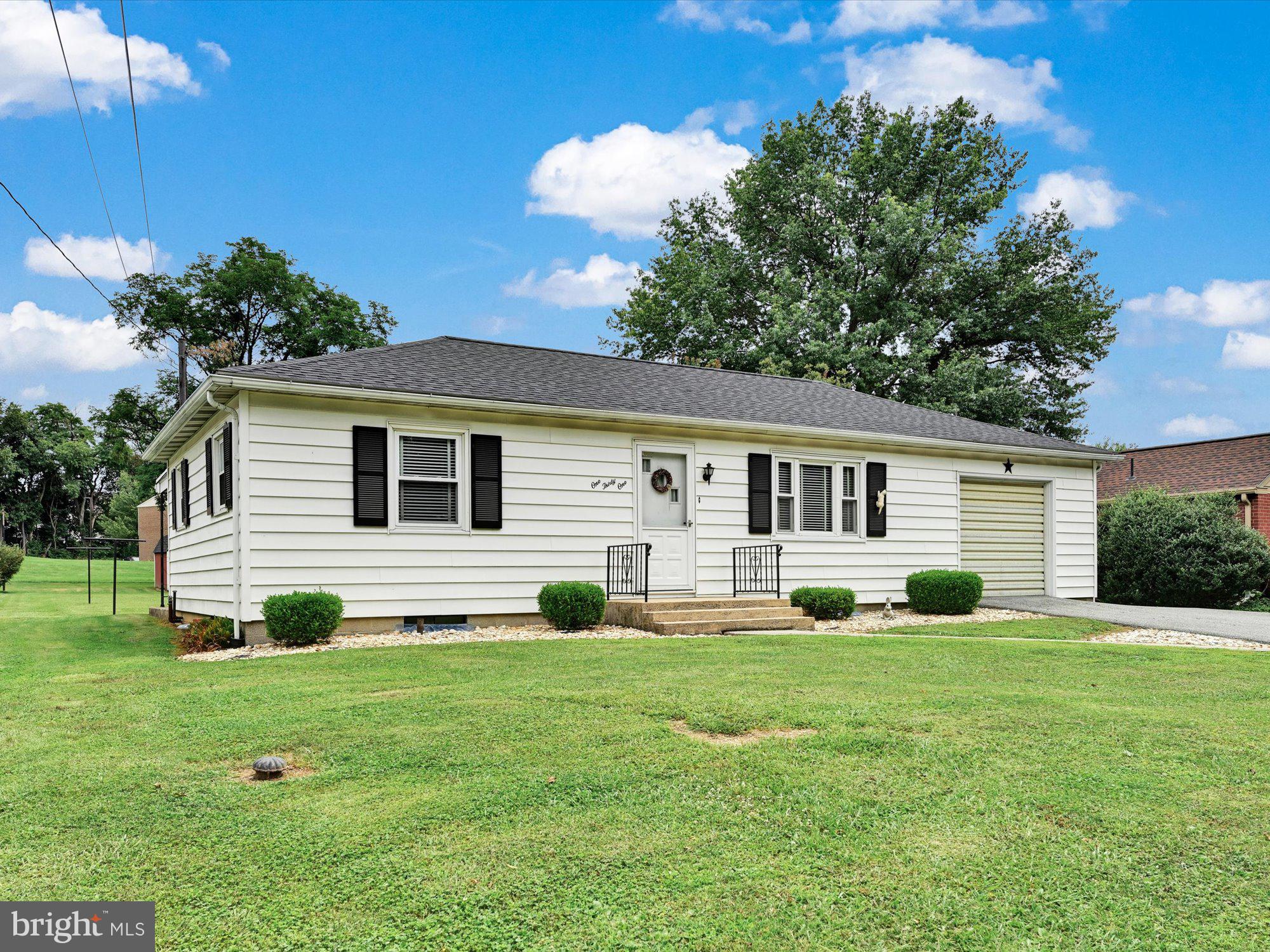 131 Oakview Road Lancaster, PA 17602 - Photo 2 of 26 V2