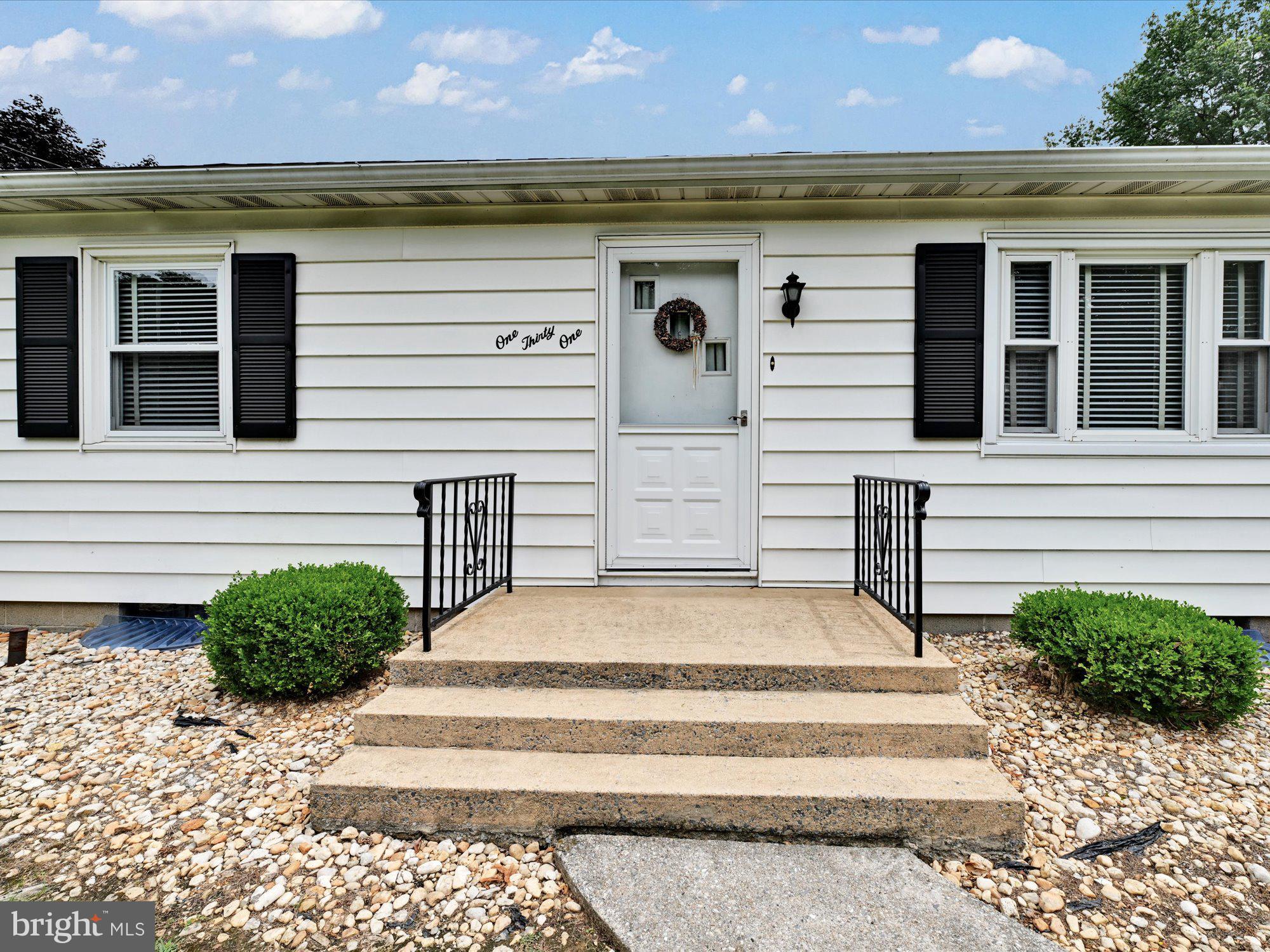 131 Oakview Road Lancaster, PA 17602 - Photo 3 of 26 V3