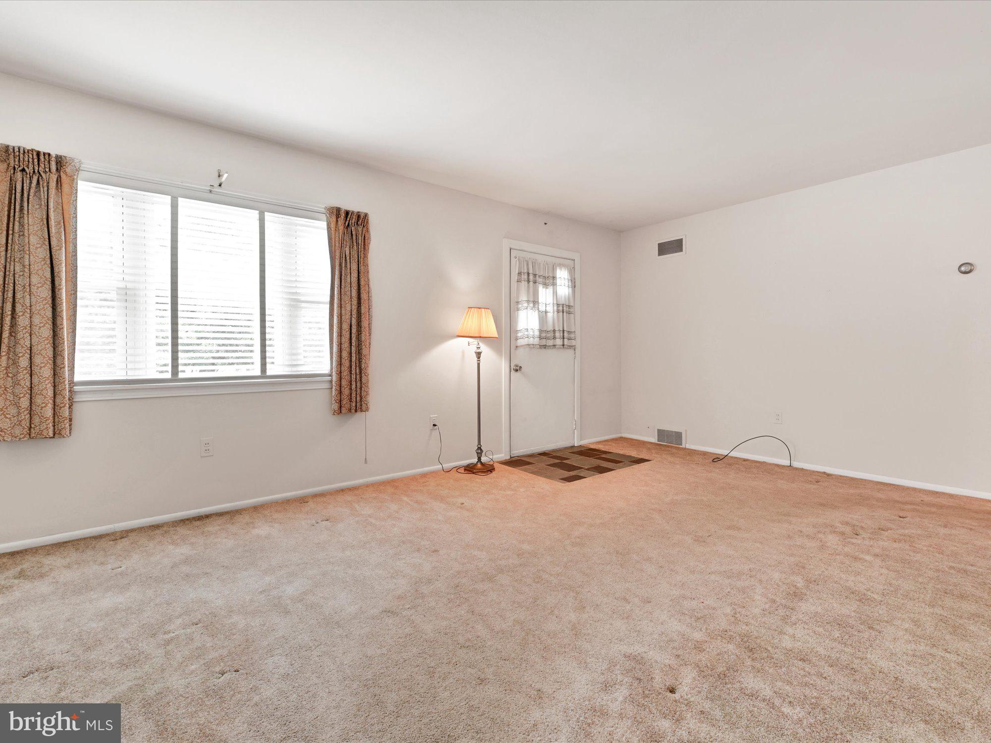 131 Oakview Road Lancaster, PA 17602 - Photo 4 of 26 Living Room