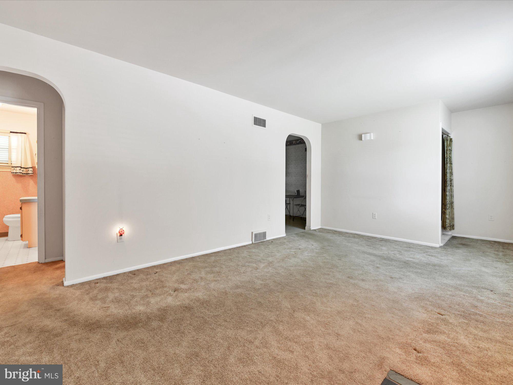 131 Oakview Road Lancaster, PA 17602 - Photo 5 of 26 V2
