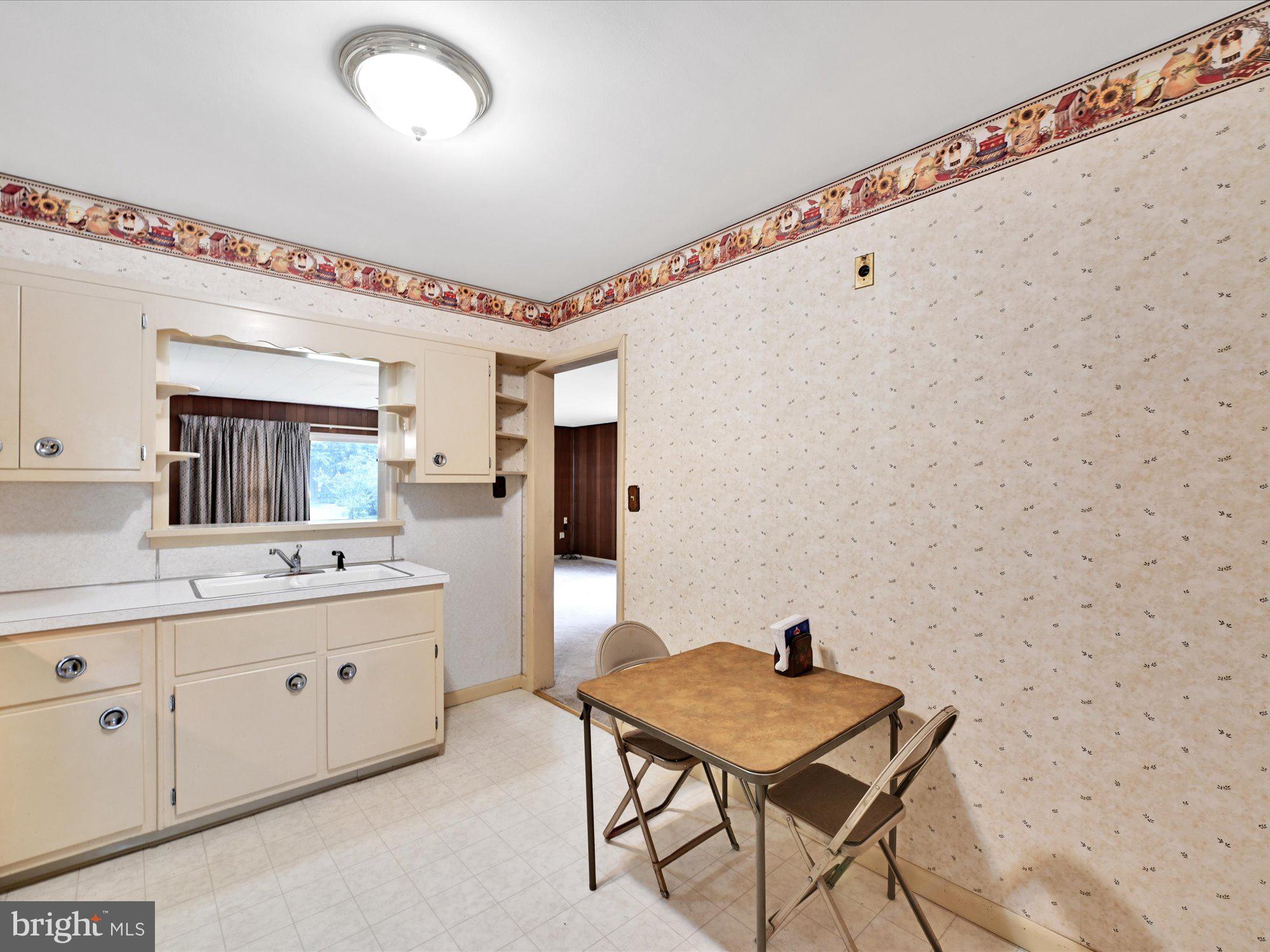 131 Oakview Road Lancaster, PA 17602 - Photo 6 of 26 Kitchen