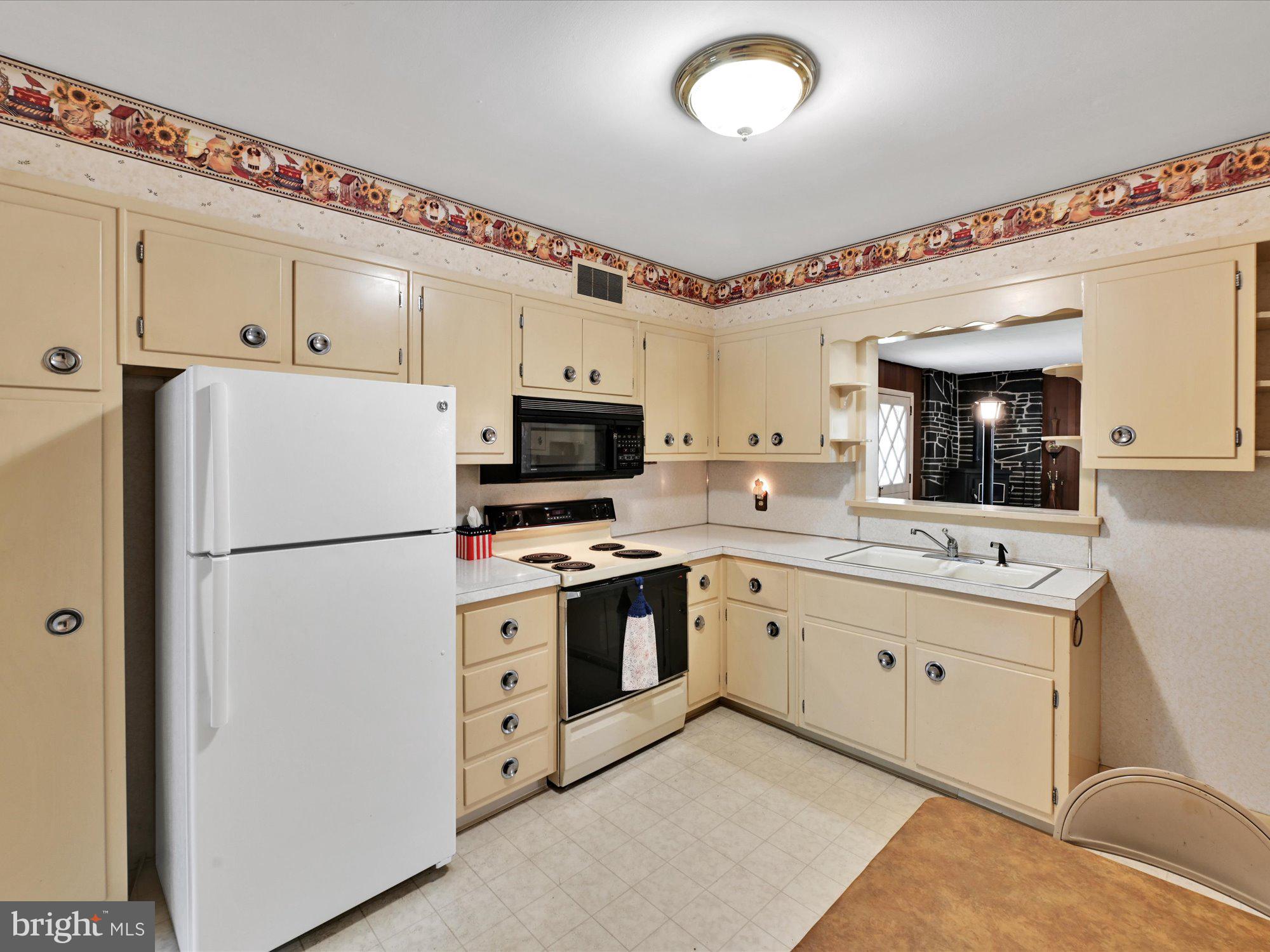 131 Oakview Road Lancaster, PA 17602 - Photo 9 of 26 V4