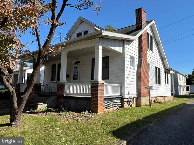 $1,895 | 272 Clark Street, Lemoyne, PA 17043