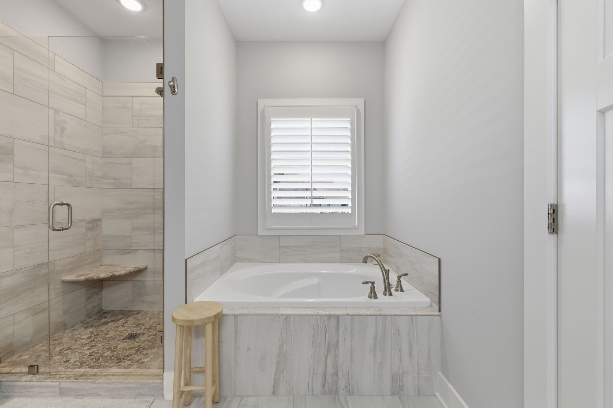 17845 Highway 76 East Springfield, TN 37172 - Photo 31 of 55 a white bath tub sitting next to a shower