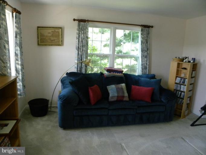 326 Kalorama Road Sykesville, MD 21784 - Photo 3 of 14 Living Room