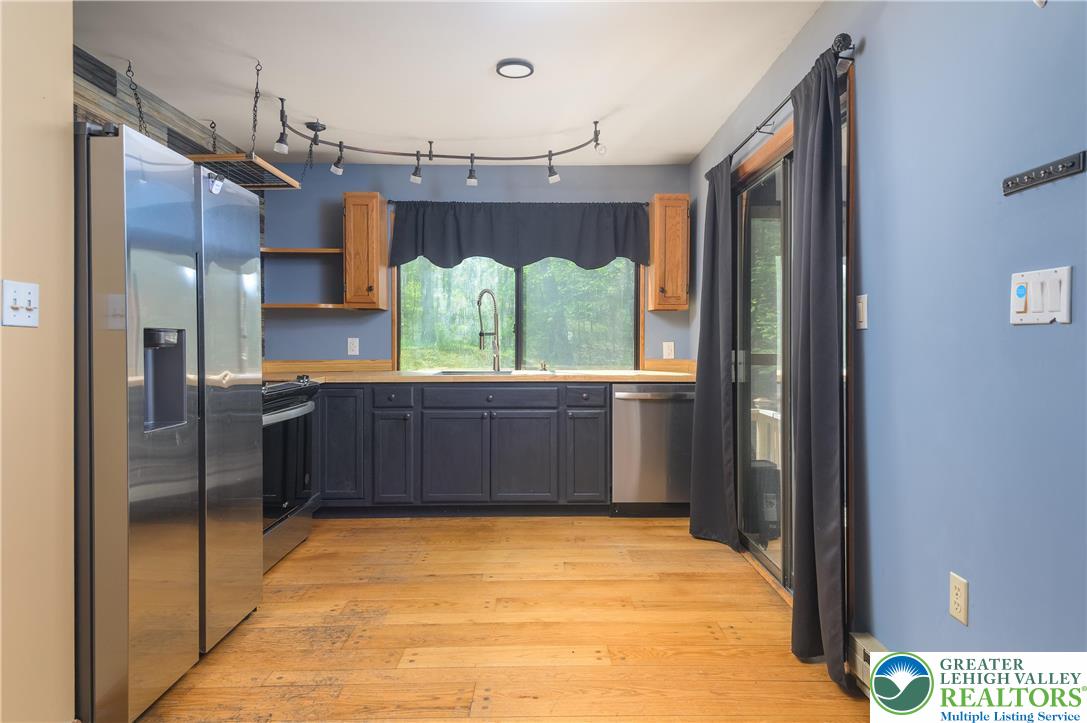 218 Blue Jay Court Bushkill, PA 18324 - Photo 16 of 37