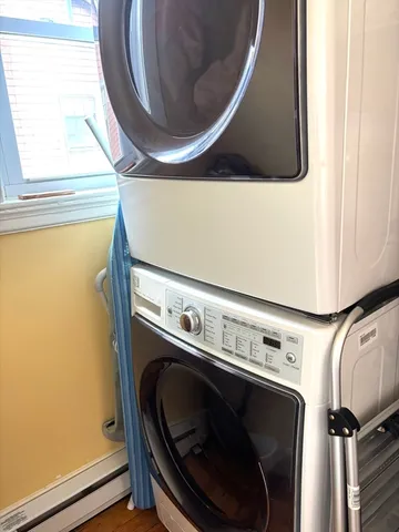 a close up view of a washer and dryer