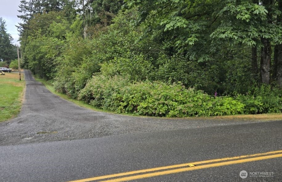 15600 Southeast 234th Street Kent, WA 98042 - Photo 4 of 13 a view of a garden from a balcony
