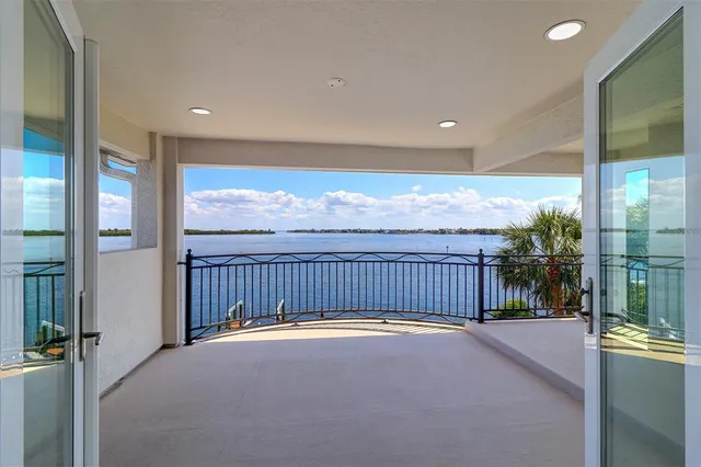 $3,950,000 | 6627 Bayou Grande Boulevard Northeast, St. Petersburg, FL 33702