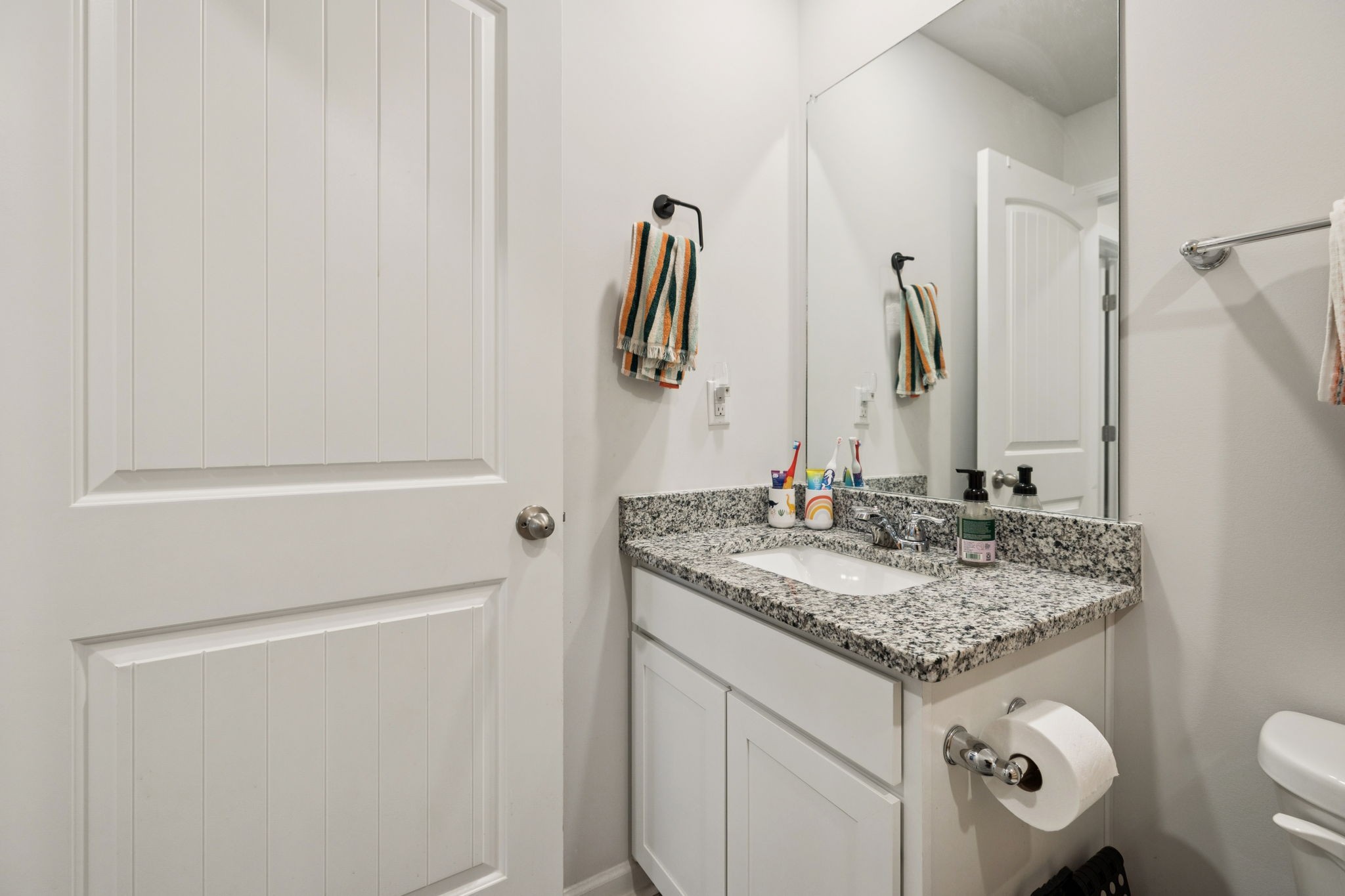 868 Long Leaf Road Lebanon, TN 37087 - Photo 22 of 40 a bathroom with a sink and a mirror