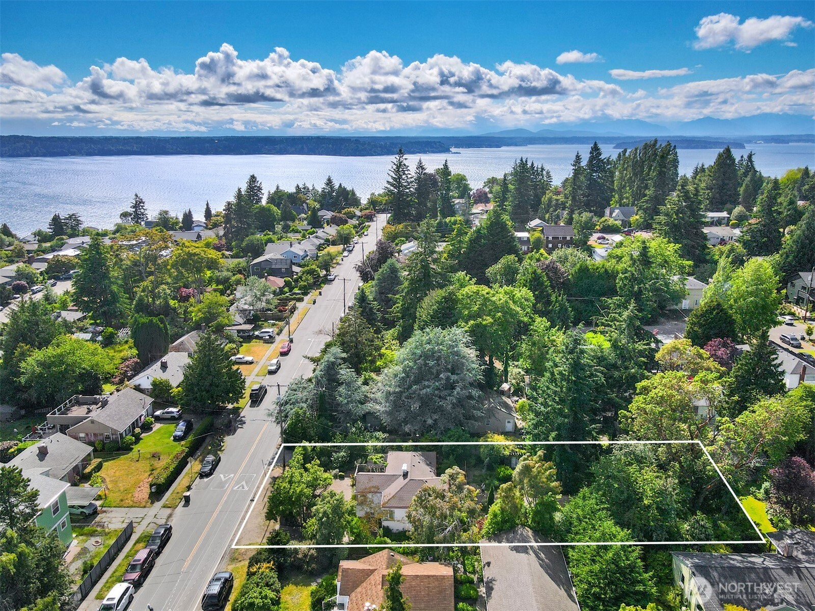 4010 Southwest 106th Street Seattle, WA 98146 - Photo 2 of 11
