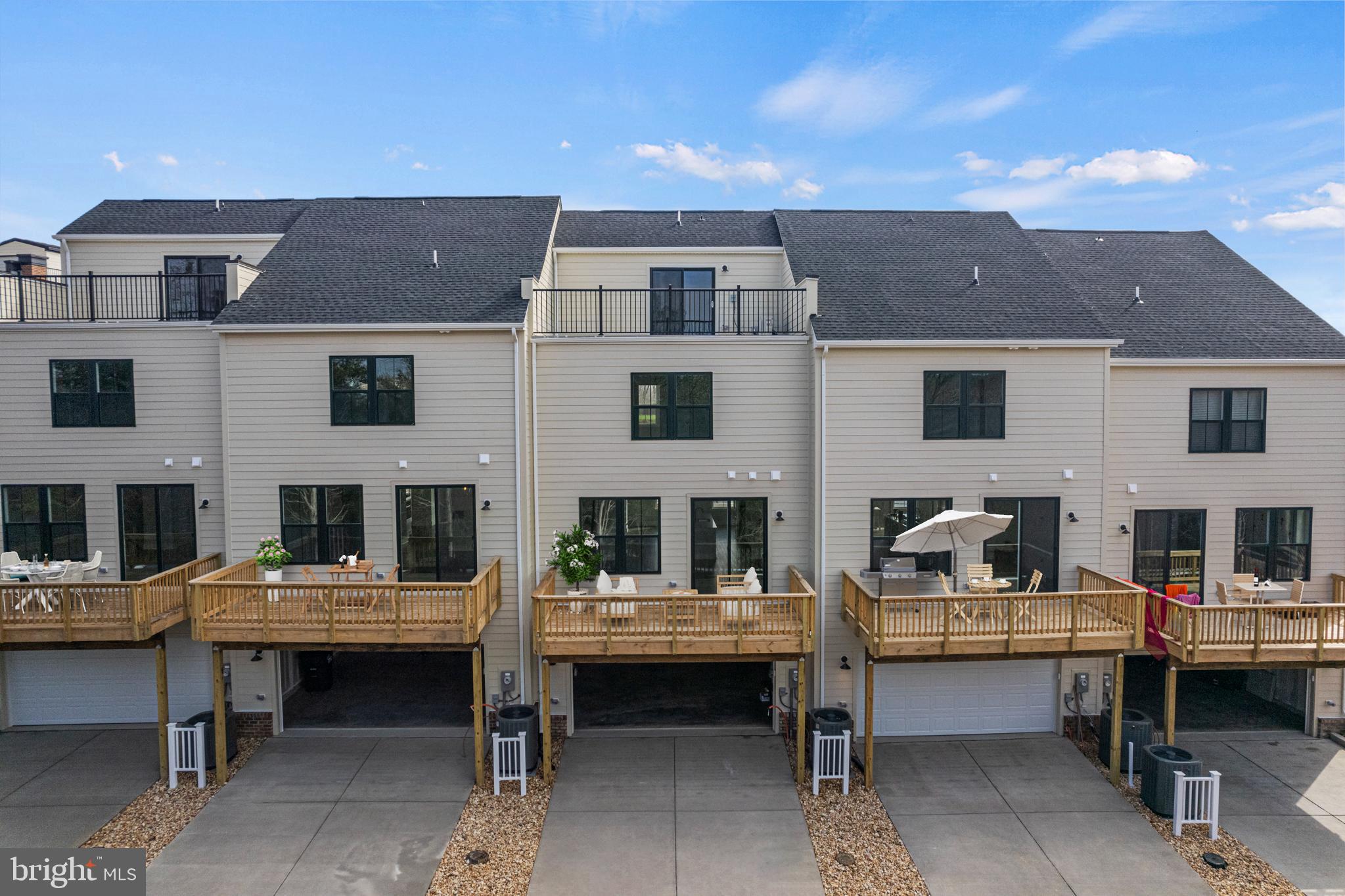 10939 Pinnacle Green Road Upper Marlboro, MD 20772 - Photo 32 of 43 a view of a outdoor space with a patio