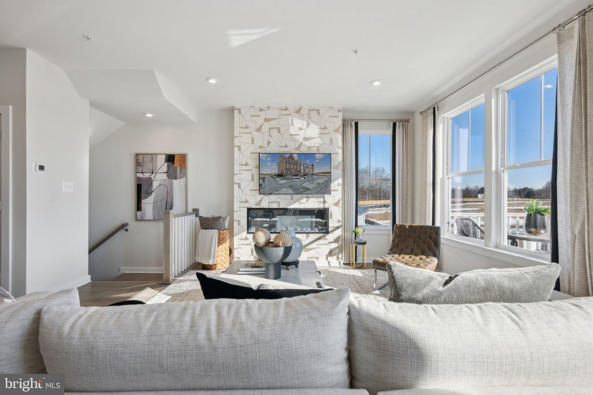 10939 Pinnacle Green Road Upper Marlboro, MD 20772 - Photo 9 of 43 a living room with furniture and a large window