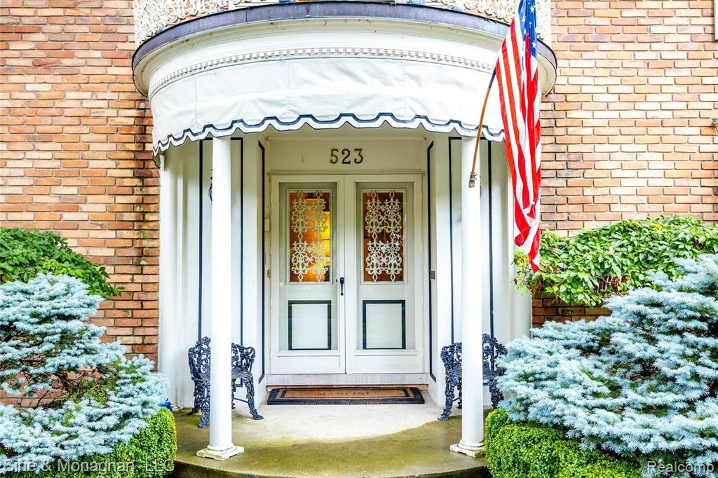 523 Thorntree Road Grosse Pointe Woods, MI 48236 - Photo 5 of 59