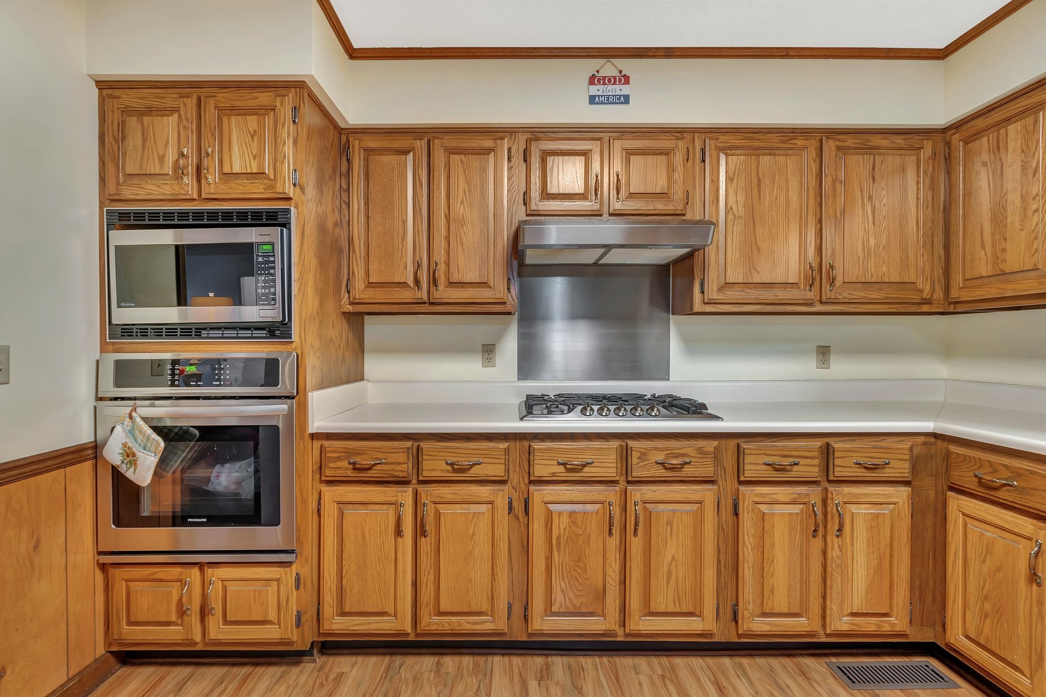 1210 Hills Chapel Road Manchester, TN 37355 - Photo 15 of 33 a kitchen with granite countertop a stove top oven