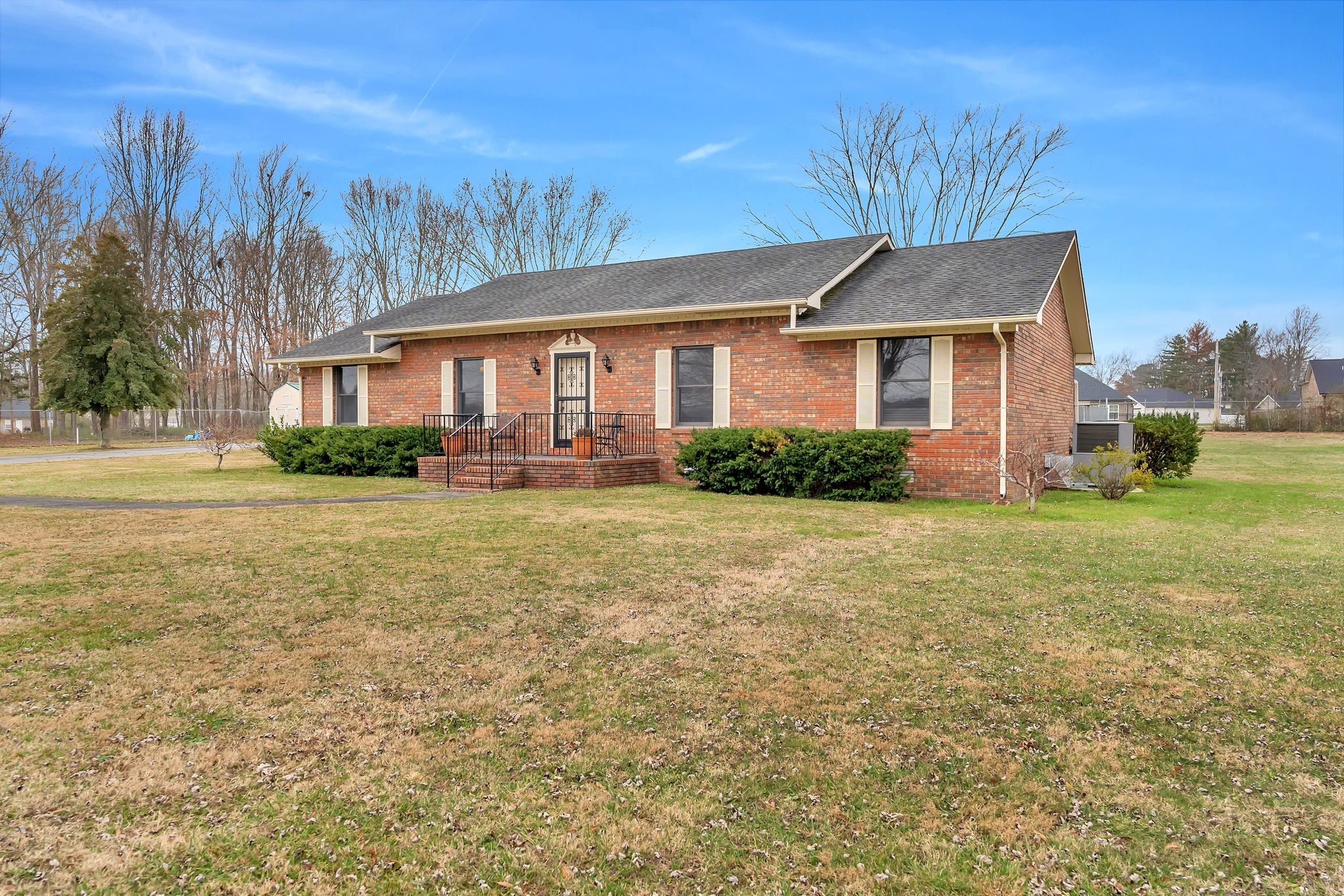 1210 Hills Chapel Road Manchester, TN 37355 - Photo 5 of 33 a front view of a house with garden