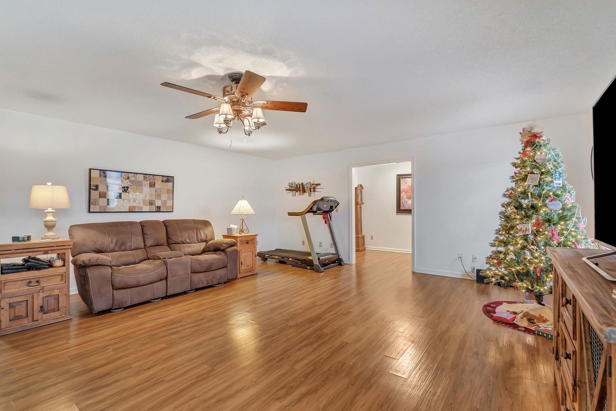 1210 Hills Chapel Road Manchester, TN 37355 - Photo 10 of 33 a living room with furniture flowers and a wooden floor