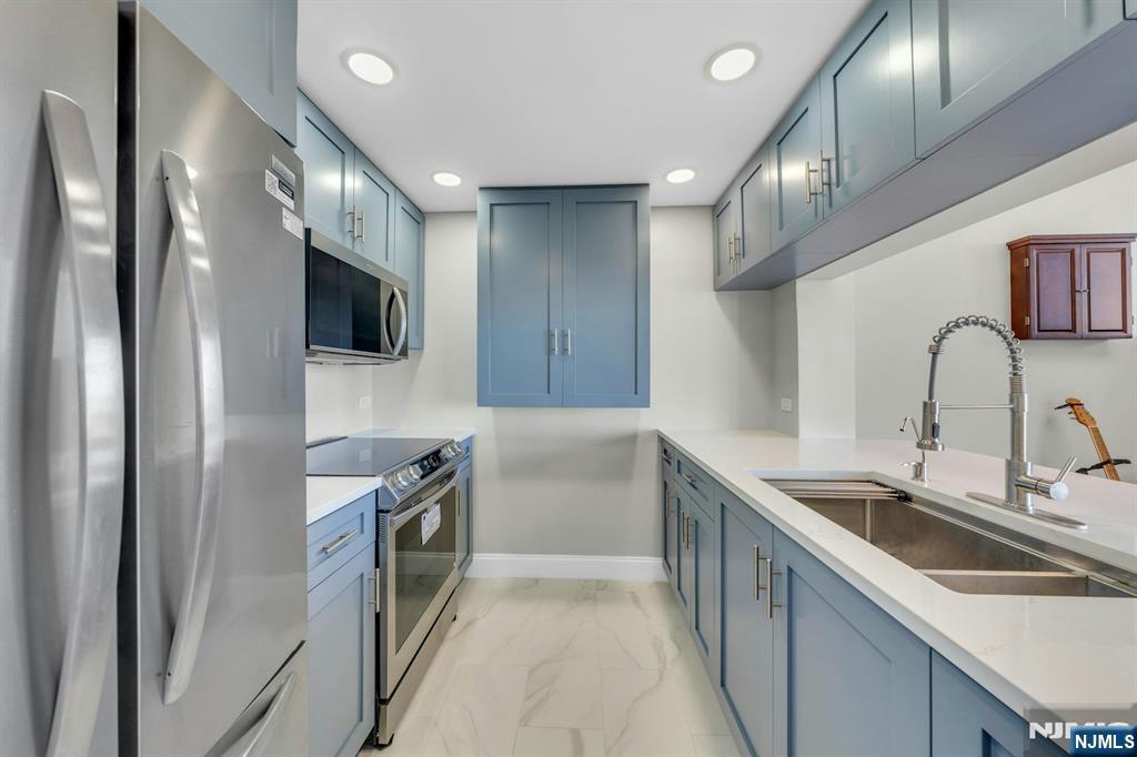 100 Old Palisade Road, Unit 3912 Fort Lee, NJ 07024 - Photo 12 of 30