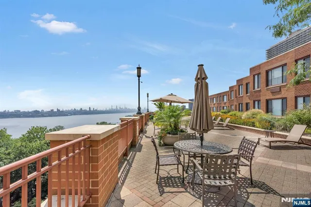 $498,888 | 100 Old Palisade Road, Unit 3912, Fort Lee, NJ 07024