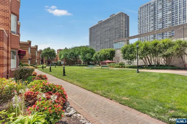 $498,888 | 100 Old Palisade Road, Unit 3912, Fort Lee, NJ 07024