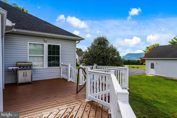 $725,000 | 30 Savannah Drive, Strasburg, VA 22657