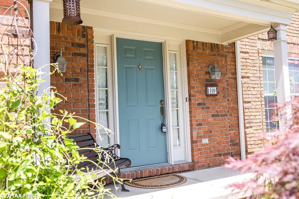 199 Saxon Court Rochester Hills, MI 48307 - Photo 2 of 28