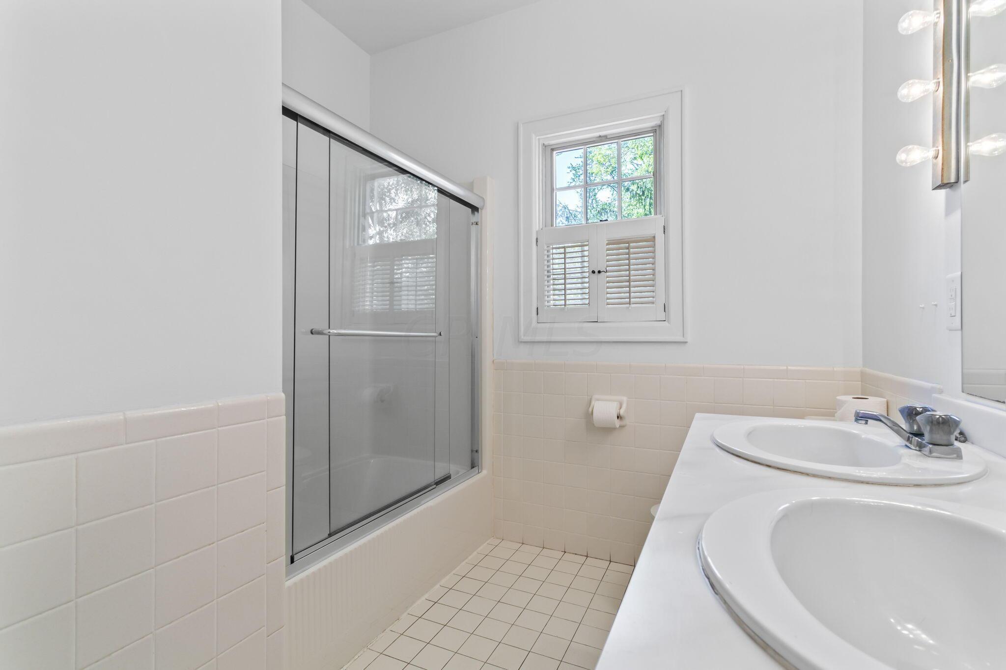 2111 Cheltenham Road Columbus, OH 43220 - Photo 36 of 64 Full Bath