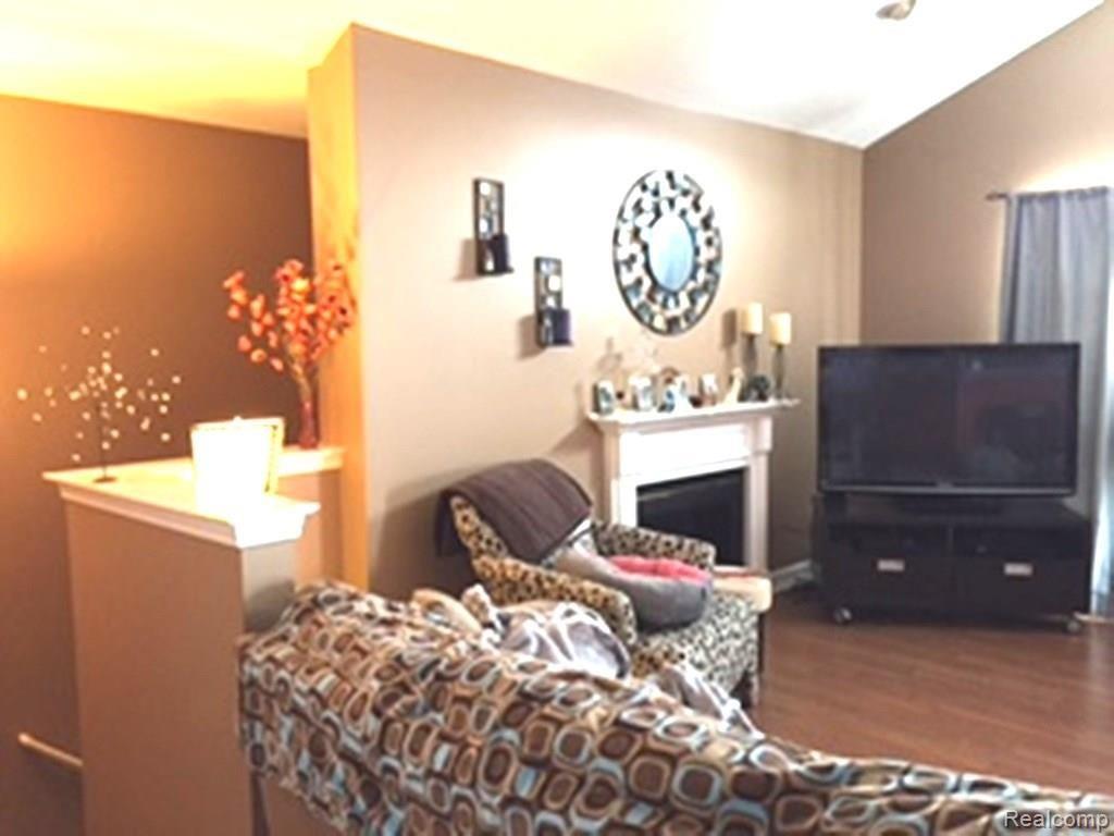 45985 Rhodes Drive Macomb, MI 48044 - Photo 10 of 23 IMG_1347.JPG
