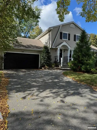 $6,000 | 793 Jersey Place, Paramus, NJ 07652