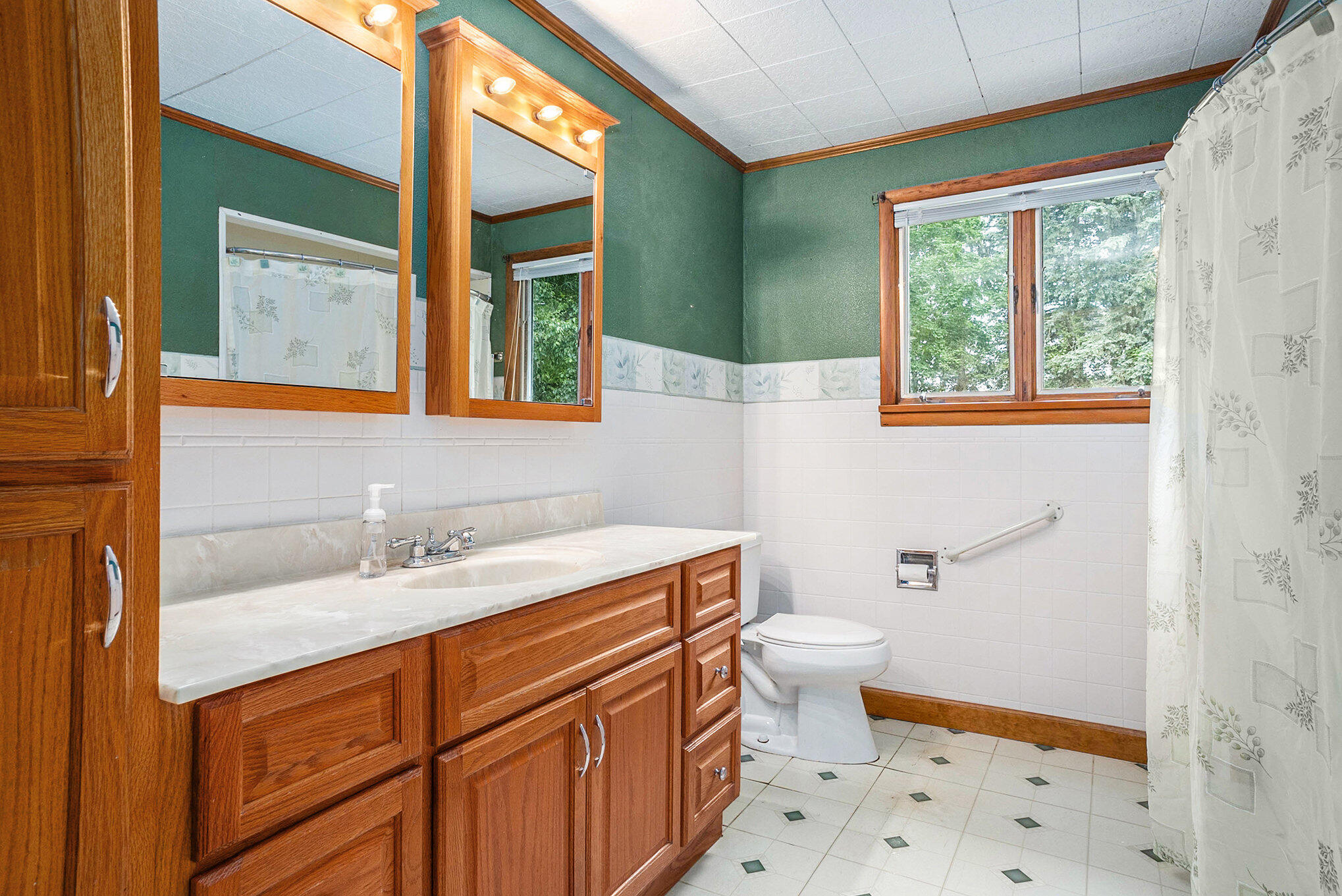 1978 Lakeshore Road Manistee, MI 49660 - Photo 18 of 37 Full size bath