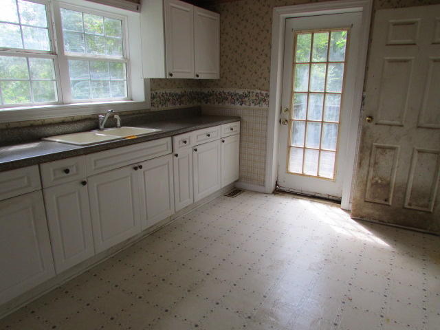 1404 Fairview Road Harriman, TN 37748 - Photo 3 of 16 IMG_8177