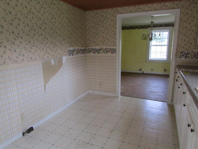 1404 Fairview Road Harriman, TN 37748 - Photo 4 of 16 IMG_8176