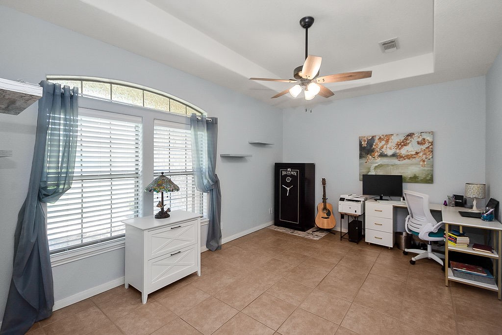 318 Sunrise Boulevard Angleton, TX 77515 - Photo 4 of 39 Large Flex Room! Could be used as an office or even a bedroom!