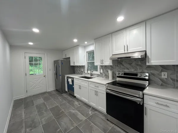 $3,050 | 196 Oakland Valley Road, Cuddebackville, NY 12729