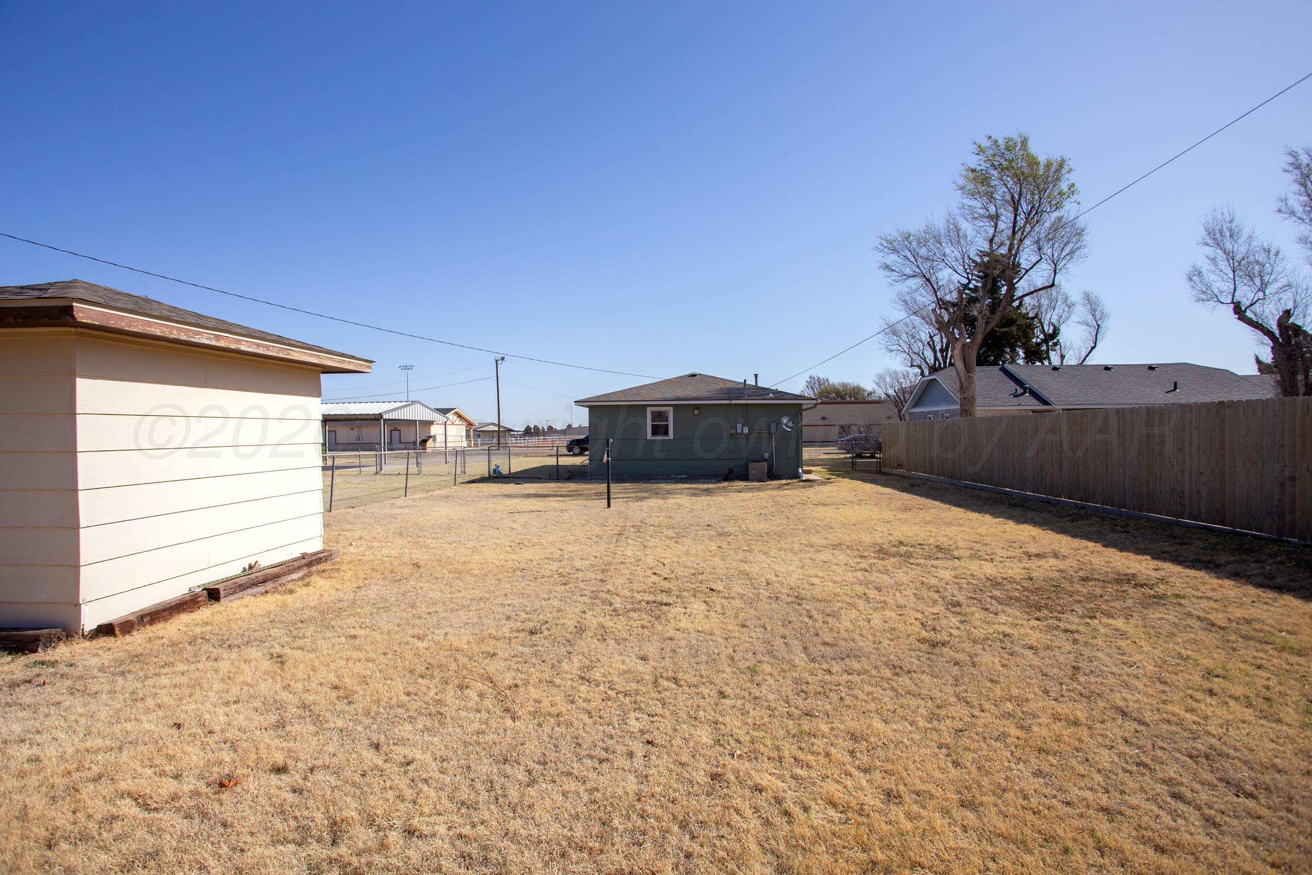 1107 Main Street Panhandle, TX 79068 - Photo 23 of 24 a view of a car garage