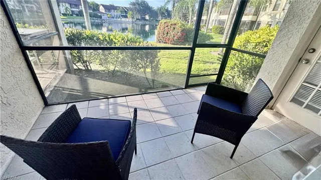 a view of entryway with a front door