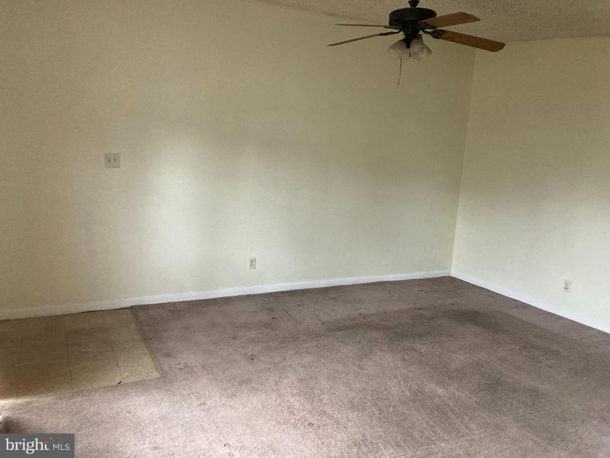 9322 Trout Road Philadelphia, PA 19115 - Photo 4 of 18 Living Room