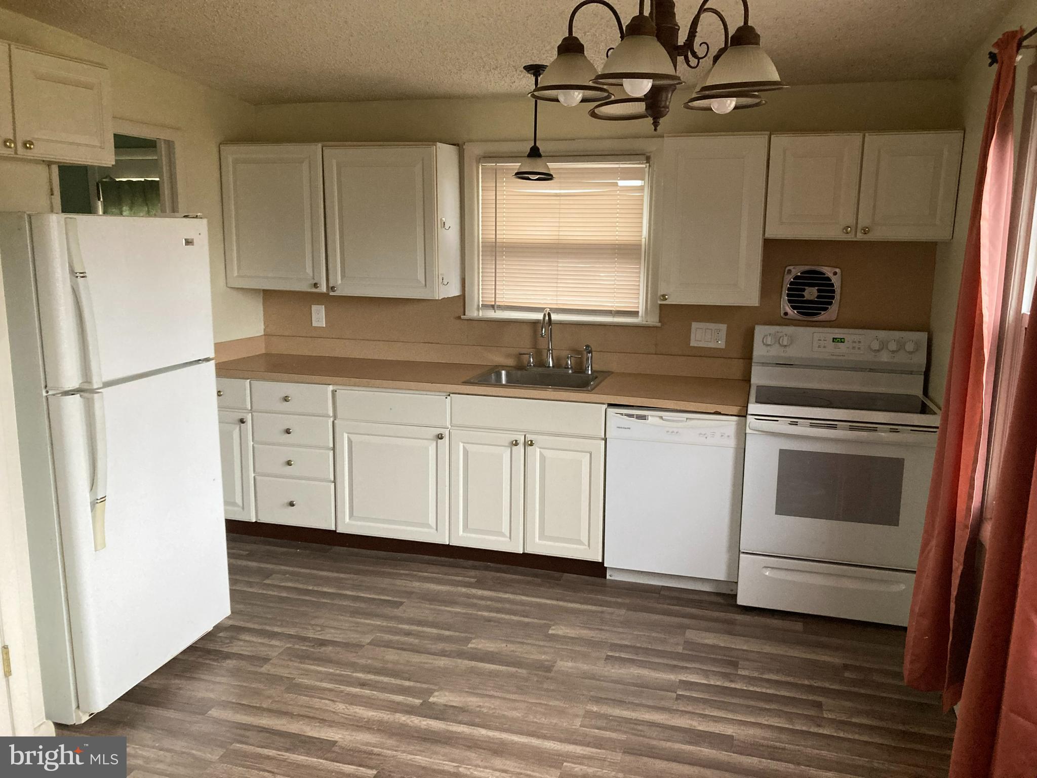 9322 Trout Road Philadelphia, PA 19115 - Photo 6 of 18 Kitchen