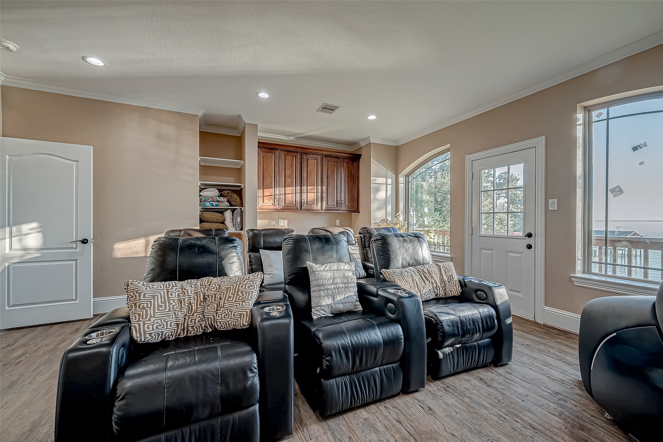 2011 Crescent Drive La Porte, TX 77571 - Photo 29 of 47 a living room with furniture and a window