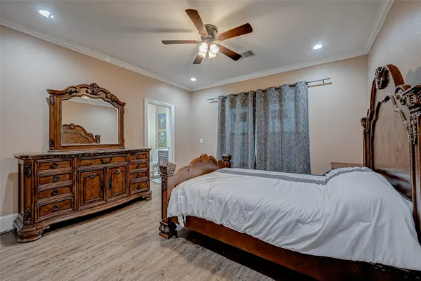 $6,300 | 2011 Crescent Drive, La Porte, TX 77571