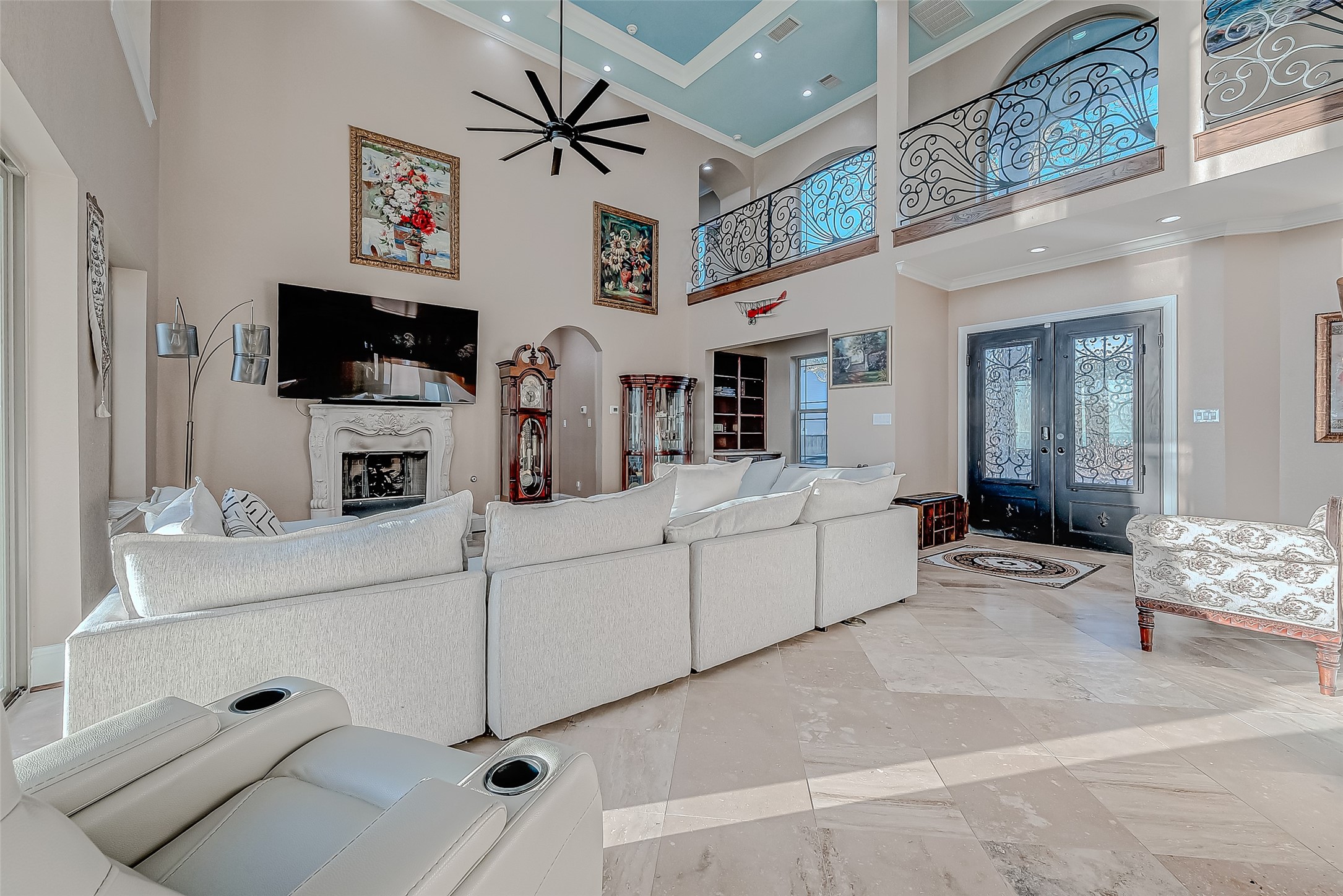 2011 Crescent Drive La Porte, TX 77571 - Photo 6 of 47 a living room with furniture and a flat screen tv
