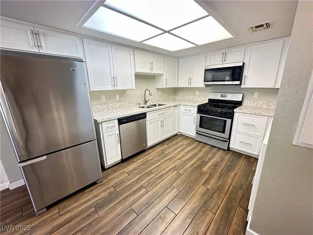 $1,900 | 3947 Delos Drive, Las Vegas, NV 89103