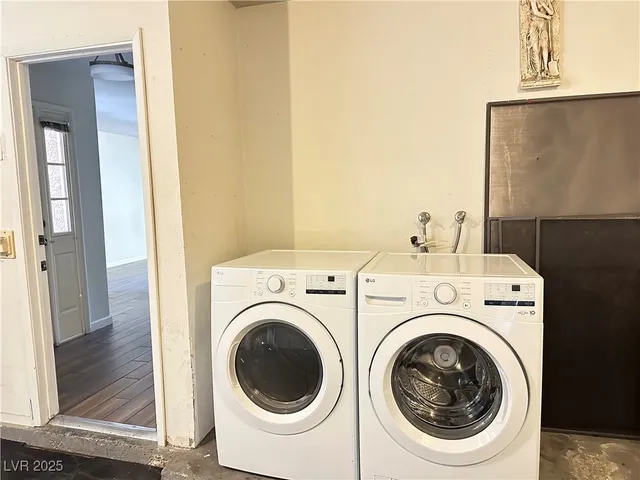 $1,900 | 3947 Delos Drive, Las Vegas, NV 89103