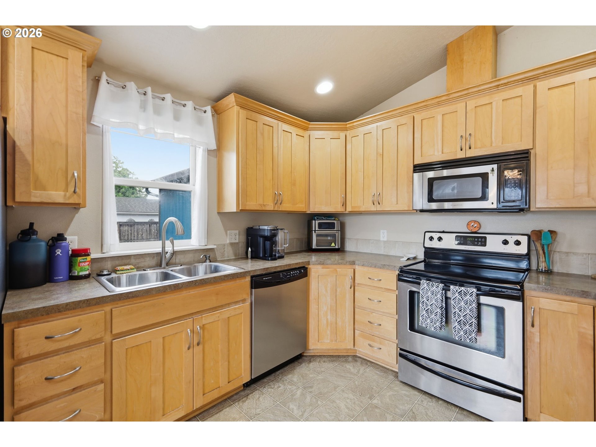 1187 Jay Street Eugene, OR 97402 - Photo 12 of 35