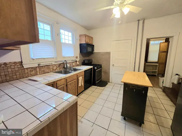 $2,600 | 557 Hamilton Street, Norristown, PA 19401