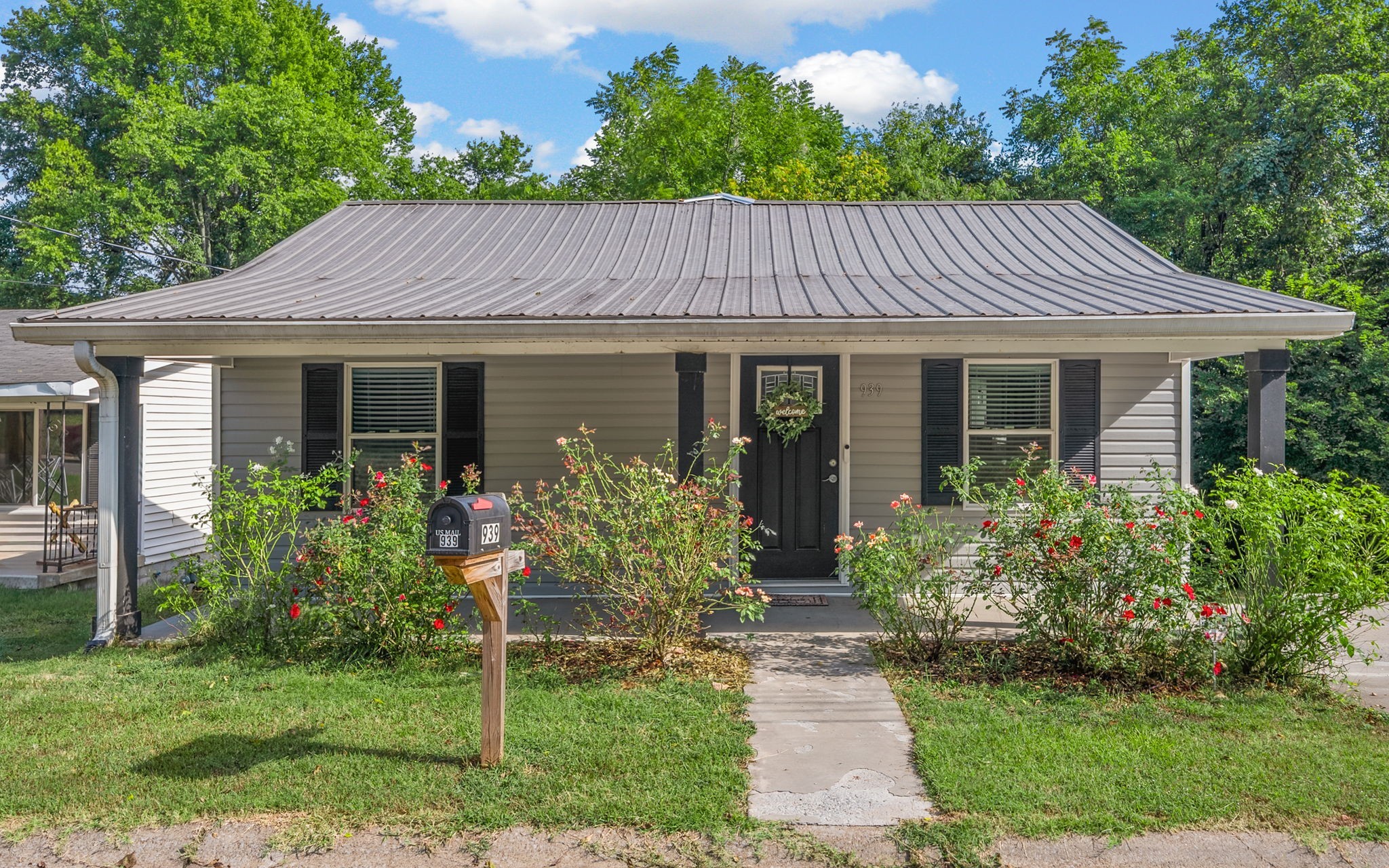 939 Shearor Street Clarksville, TN 37040 - Photo 2 of 26 a view of a house with a garden